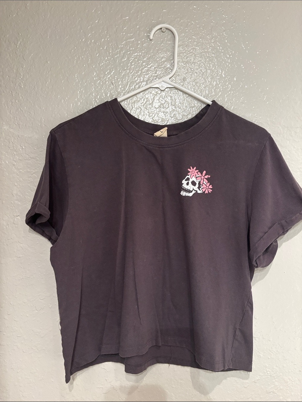 Dark Grey Preppy Short Sleeve Tee with Pink Floral Skull Graphic Sz L T-shirt